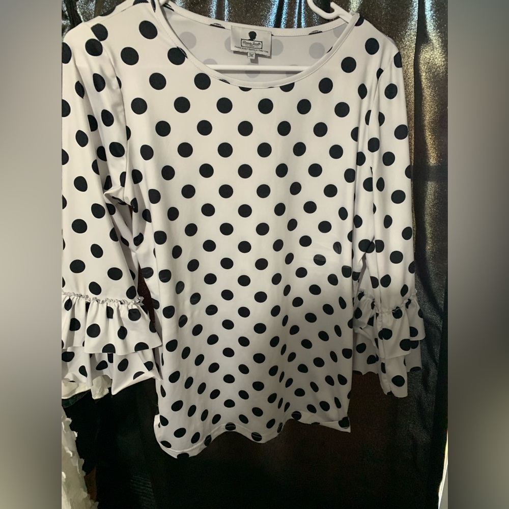 black and white polk dotted top